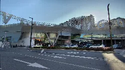 Moderne Fassade des Vigo-Urzaiz Bahnhofs und Vialia Einkaufszentrums.