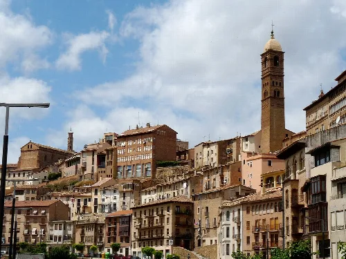 Buildings and tower on the left bank of Tarazona