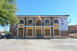 Villangómez town hall building with Spanish flag.