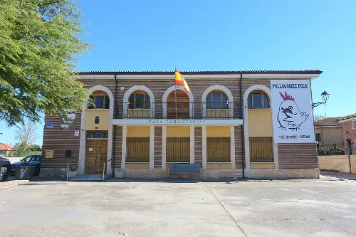 Villangómez town hall building with Spanish flag.