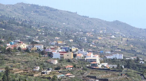 Landscape of Tijarafe seen from a viewpoint, with houses and mountains.