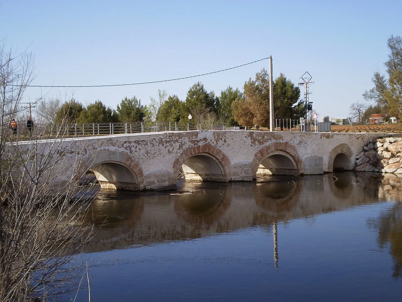 Stone bridge with five arches over the Záncara river in Pedro Muñoz.