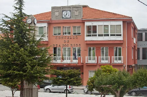 Casa do concello de Oza dos Ríos, Galiza.