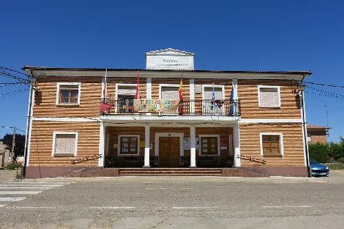 Casa consistorial de Vega de Ruiponce (Valladolid, España).