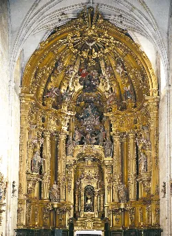 Retablo dorado en la iglesia gótica vasca de Ntra. Sra. de la Asunción en Segura.