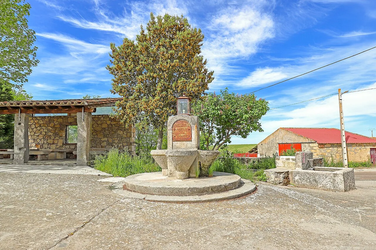 Tabera de Abajo es un municipio de la comarca Tierra de Ledesma, en la provincia de Salamanca.