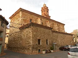 Steinkirche mit Ziegelturm in Utrillas.