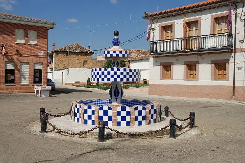 Blue and white tiled fountain in Villaherreros square.