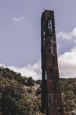 Torre de acero incompleta en Covarrubias, Burgos.