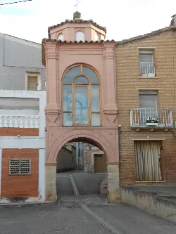 Santa Águeda portal with arch and decorative structure in Escatrón.