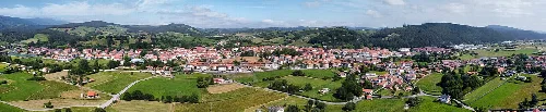 Panoramablick auf Cabezón de la Sal vom Osten.