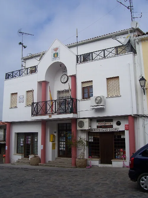 Casa consistorial de Millanes, provincia de Cáceres, España.