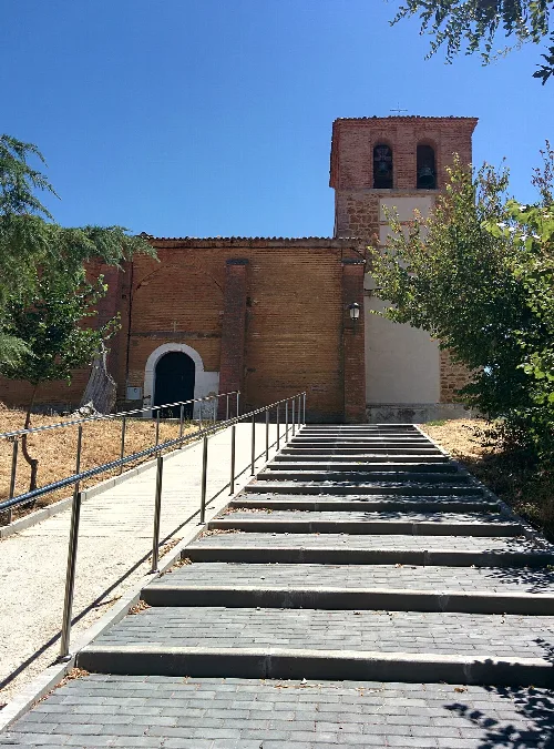 Iglesia de Santa María, en Riberos de la Cueza (Palencia, España).