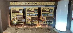 Ausstellung in einem mikologischen Interpretationszentrum mit Informationsplakaten in Abla.
