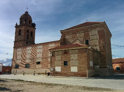 Iglesia de la Invención de la Santa Cruz en Salvador de Zapardiel, Valladolid.