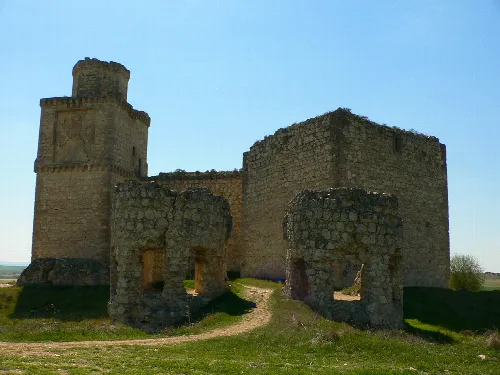 Castle of Barcience, near Maqueda, in the province of Toledo, Spain. It was built in the 15th c. by the counts of Cifuentes, whose emblem was the lion. It was used for artillery in the 16th century.