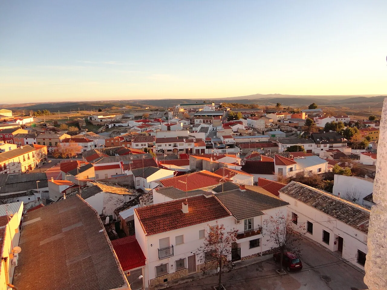 Vista panorámica de Saelices (Cuenca) hacia el sur desde la torre de la iglesia.