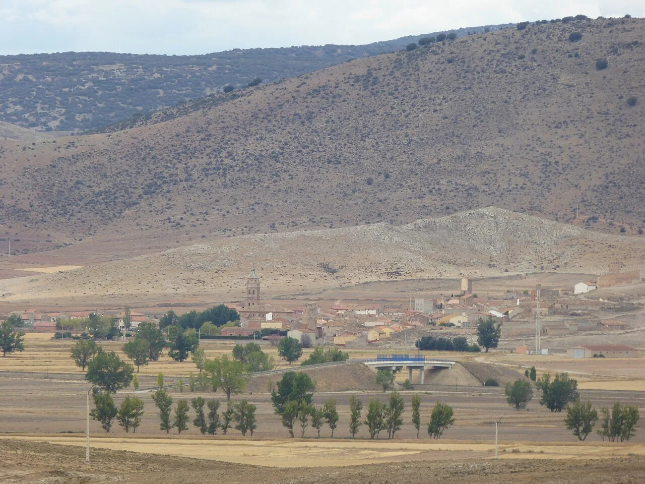 Vista de Alba, municipio de la provincia de Teruel (España) desde Singra.