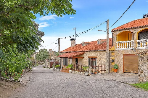 Villasdardo es un municipio de la comarca de Tierras de Ledesma, provincia de Salamanca.