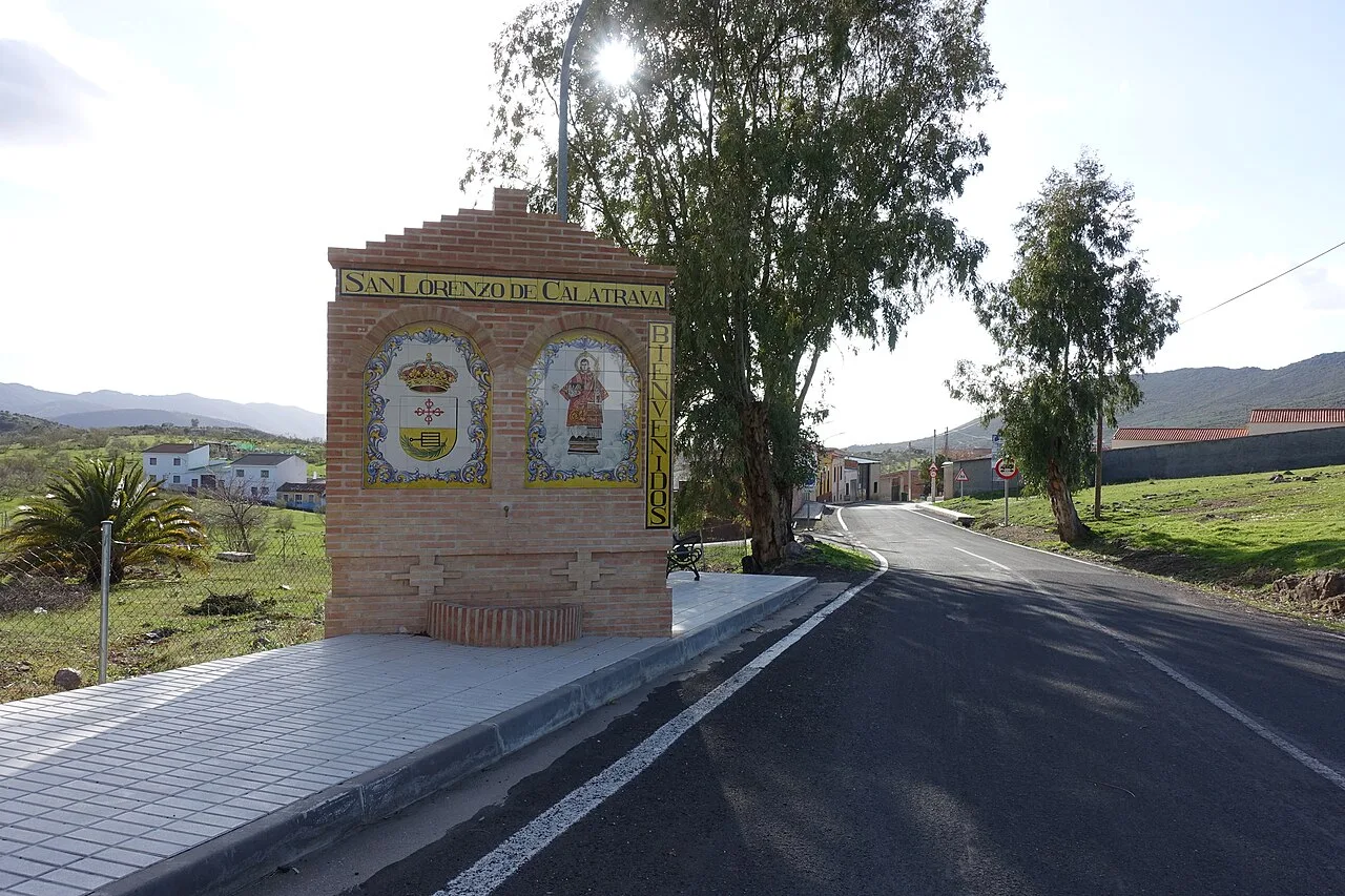 Entrada a San Lorenzo de Calatrava (Ciudad Real, España).