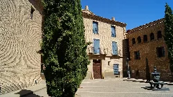 Facade of the Rodezno Palace and town hall in Villafranca square.