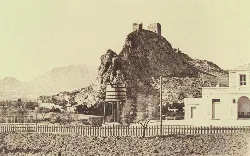 Bahnhof und Burg in Sax, Alicante, in einem alten Foto von 1858.