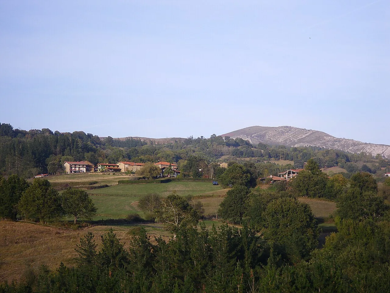 Rural landscape with houses, trees, and hills in Artzentales, Vizcaya.