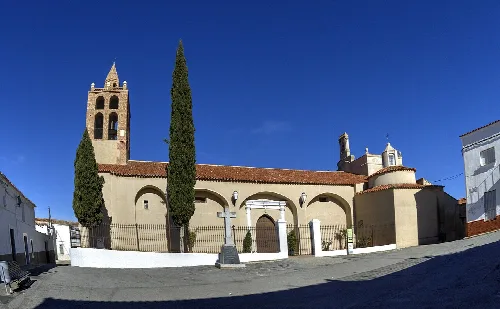 Iglesia parroquial en la Plaza de España de Valencia de las Torres, Badajoz.