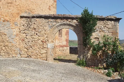 Kirche in La Olmeda de Jadraque in der Provinz Guadalajara in Spanien