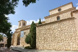 Steinfassade der Kirche des Apostels Andreas in Miguel Esteban.