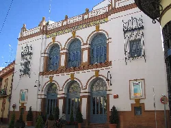 Fassade des Theater Salón Gutierrez de Alba in Alcalá de Guadaíra, Sevilla.