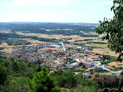 Blick auf Torà und die Umgebung vom Hügel l'Aguda.