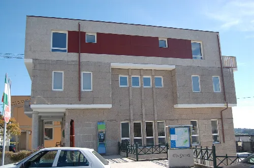 casa consistorial de gl:Meaño
gl:Categoría:Imaxes de Meaño