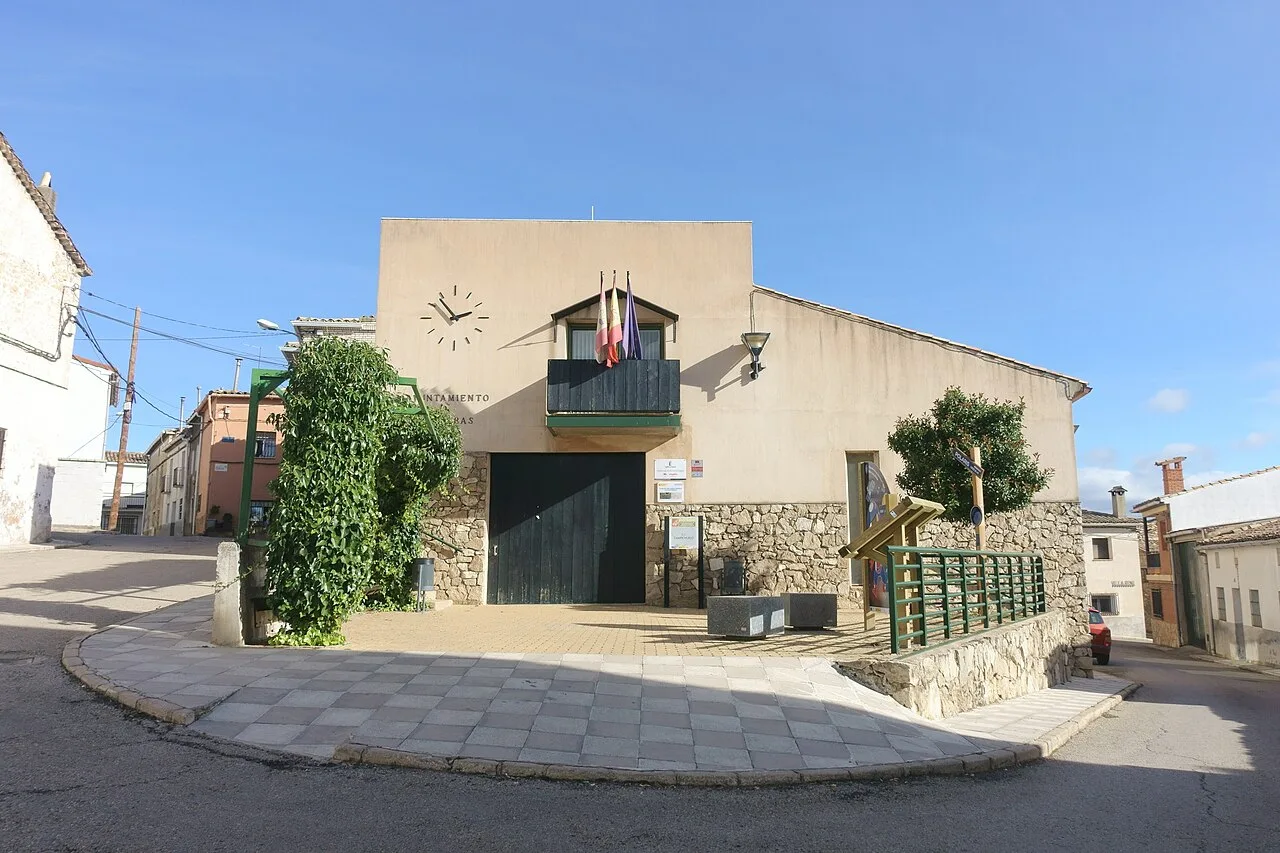 Sede del Ayuntamiento de Sotorribas, en Sotos (Cuenca, España).
