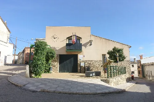 Sede del Ayuntamiento de Sotorribas, en Sotos (Cuenca, España).