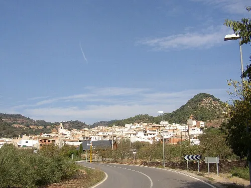 Castellón (Comunidad Valenciana) España.

Chóvar. (provincia de Castellón). Vista general. Fotografía realizada el 1 noviembre de 2006 por el autor Usuario : Pelayo2