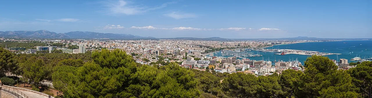Panoramablick auf Palma de Mallorca vom Castell de Bellver.