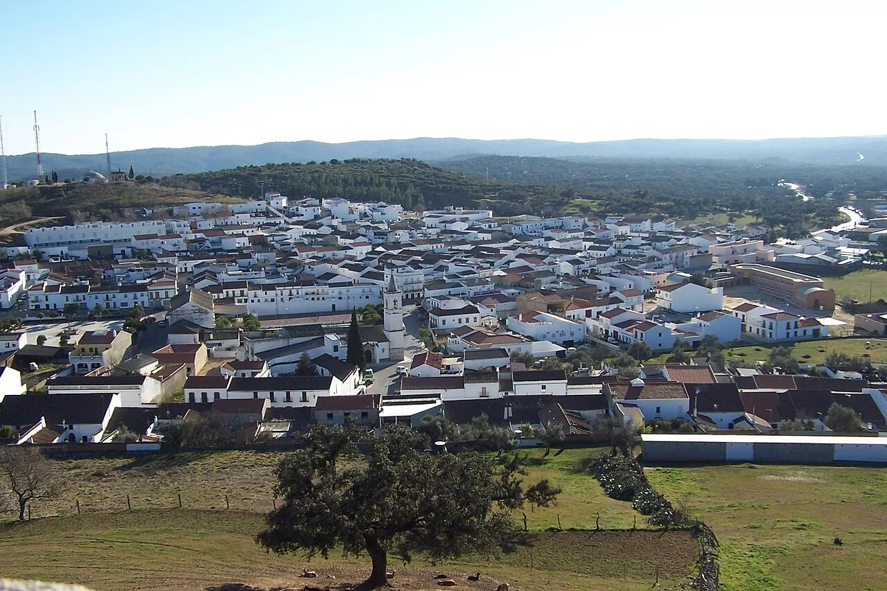 Panoramic view of El Real de la Jara from the Castle with houses and rural landscape.