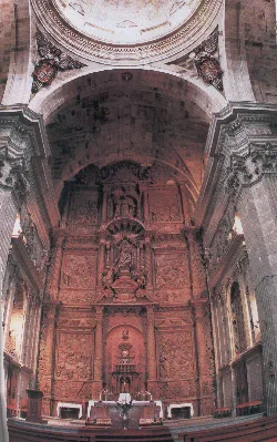 Wooden altarpiece with religious scenes and sculptures in Monforte de Lemos.