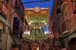 Virgen von Araceli bei einer Prozession in der Straße Antonio Eulate in Lucena.