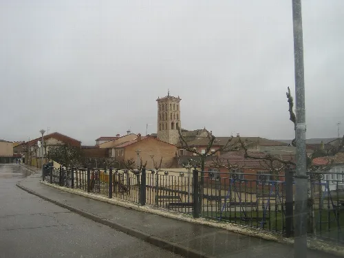 Buildings and a tower in Arcos de la Llana.