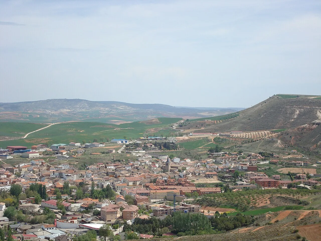 View of Jadraque Castle and the town with hills in the background.