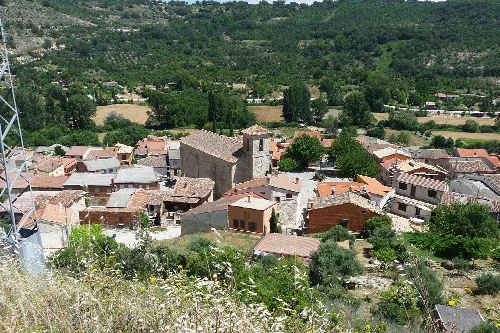 Vista de Caspueñas desde el oeste.