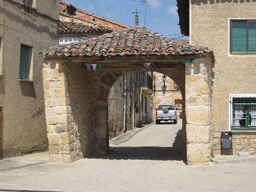Stone arch with tiled roof in Coruña del Conde.