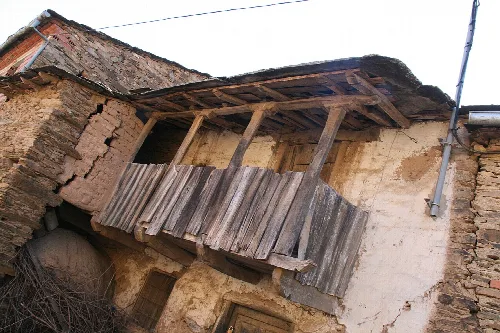 Balcones corridos de madera - San Vicente de la Cabeza - Provincia de Zamora