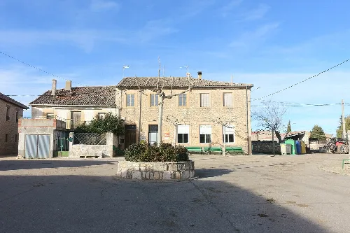 Plaza de San Mamés, en Cilleruelo de San Mamés (Segovia, España).