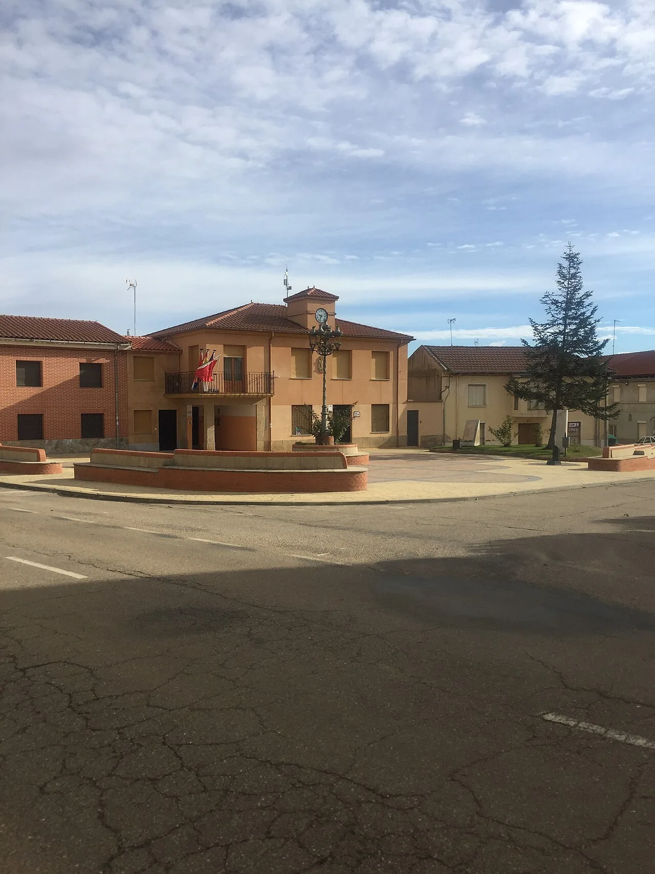 Square with fountain and clock in Pobladura del Valle, Zamora.