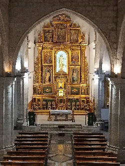Main altar with gold structure and central figure in Horche church.
