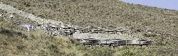 Holzstrukturen an einer archäologischen Stätte in Igea, La Rioja.