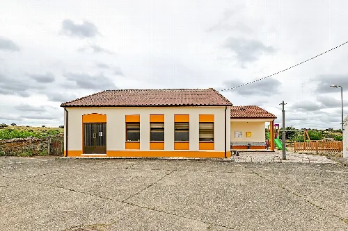 Pozos de Hinojo es un municipio que pertenece a la comarca de Tierras de Vitigudino, provincia de Salamanca.